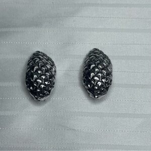 Whiting & Davies Silver tone clip earrings